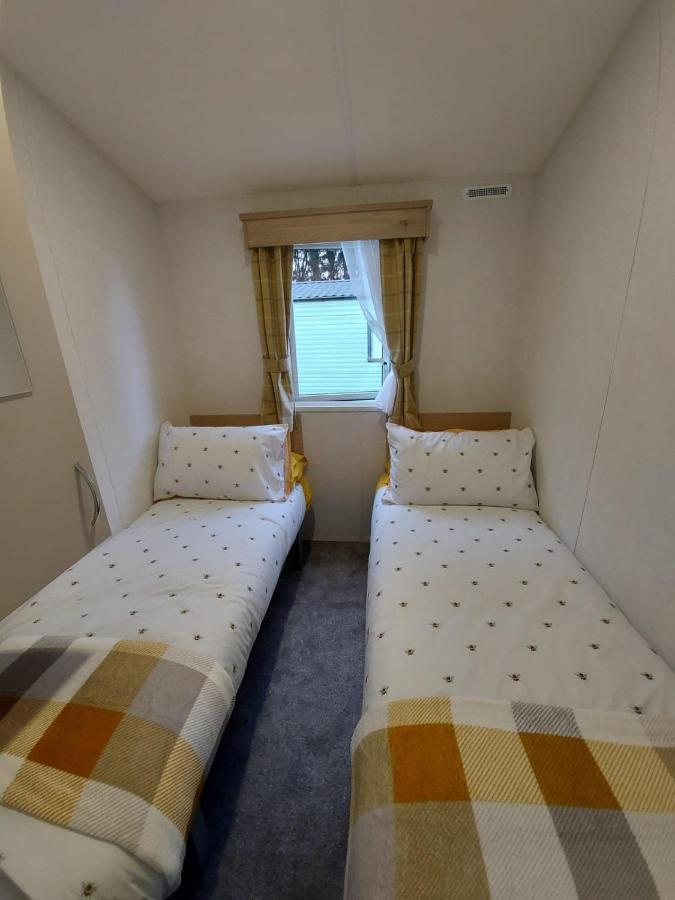Woofles Luxury Caravan At Knaresborough Lido Экстерьер фото