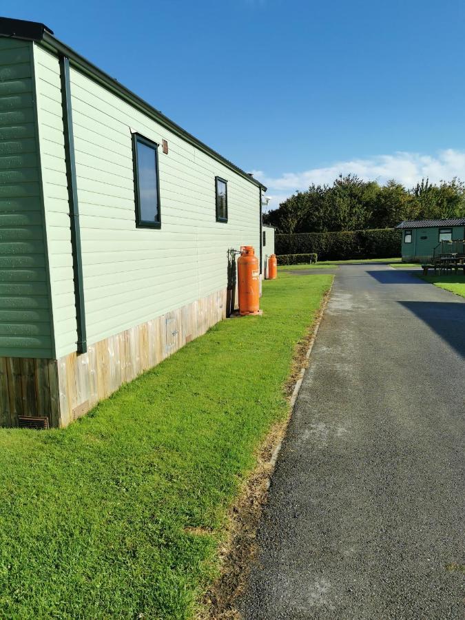 Woofles Luxury Caravan At Knaresborough Lido Экстерьер фото