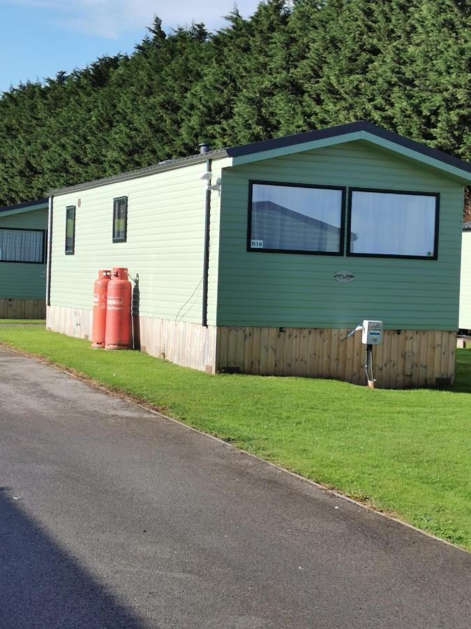 Woofles Luxury Caravan At Knaresborough Lido Экстерьер фото