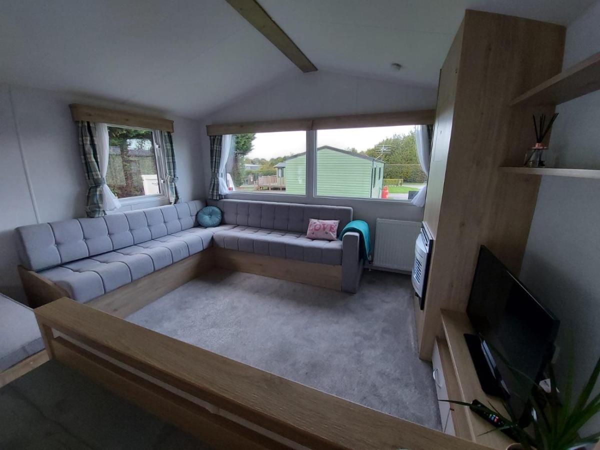 Woofles Luxury Caravan At Knaresborough Lido Экстерьер фото