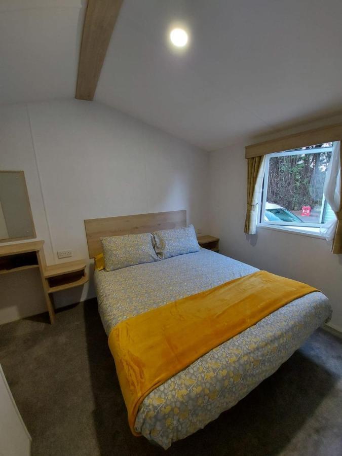 Woofles Luxury Caravan At Knaresborough Lido Экстерьер фото